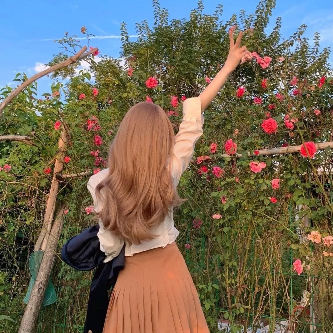 照片中的女孩